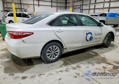 2015 Toyota Camry Le z USA, uszkodzony, nr VIN 4T1BF1FKXFU106779